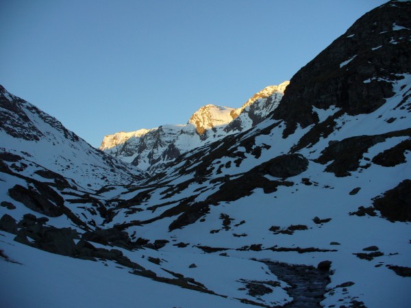 Felouse : 6H30, le soleil arrive sur les sommets!