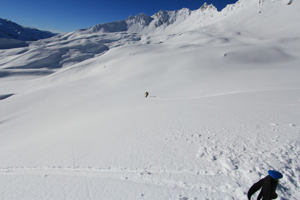 Ski dans le grand large blanc