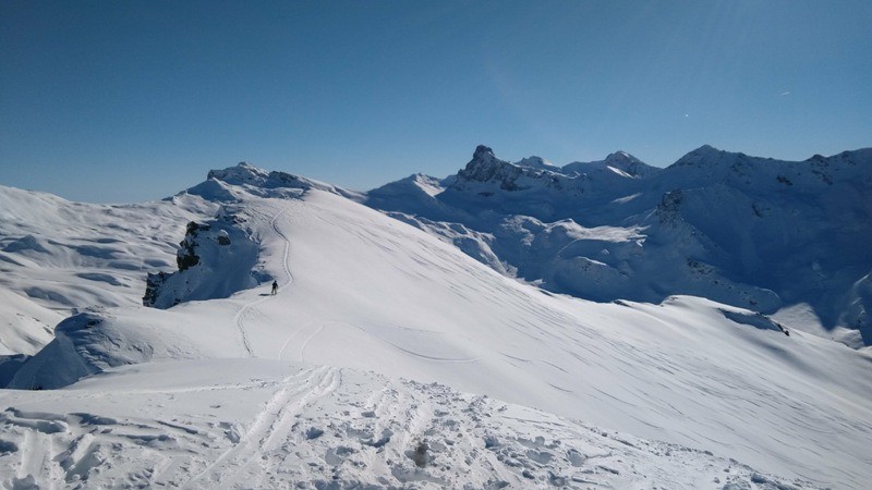 les pentes Ouest de Pic Traversier, bien tracées!