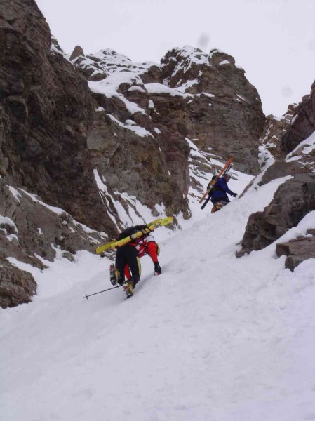 redescente crampons versant La : Romu et Seb: crampons "obligatoires" sur ce bout de couloir raide bien lisse