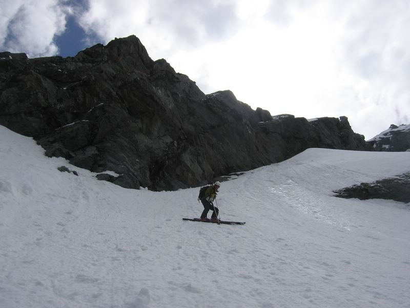 Grand Bec : Neige dure mais bon grip, expo moins prenante : les virages arrivent.