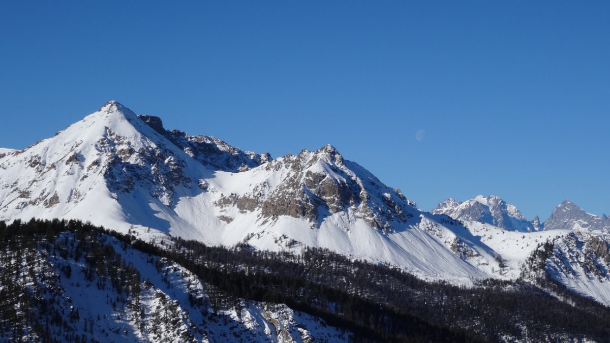 Lune entre Peygu et Pelvoux