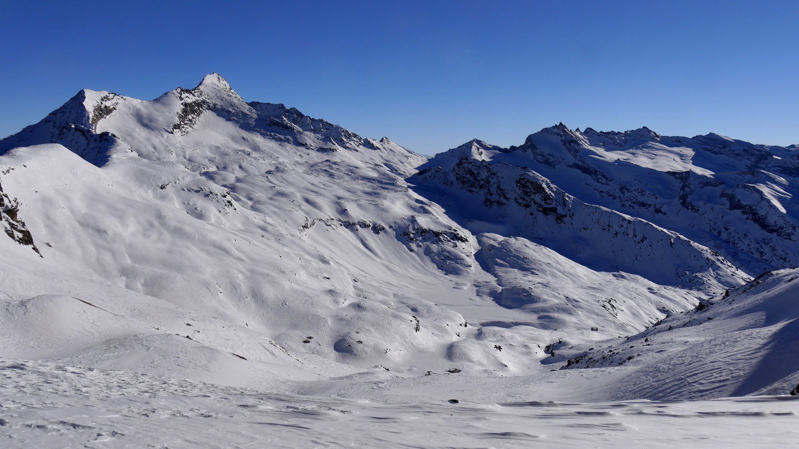 Descente en direction du Refuge du Carro.