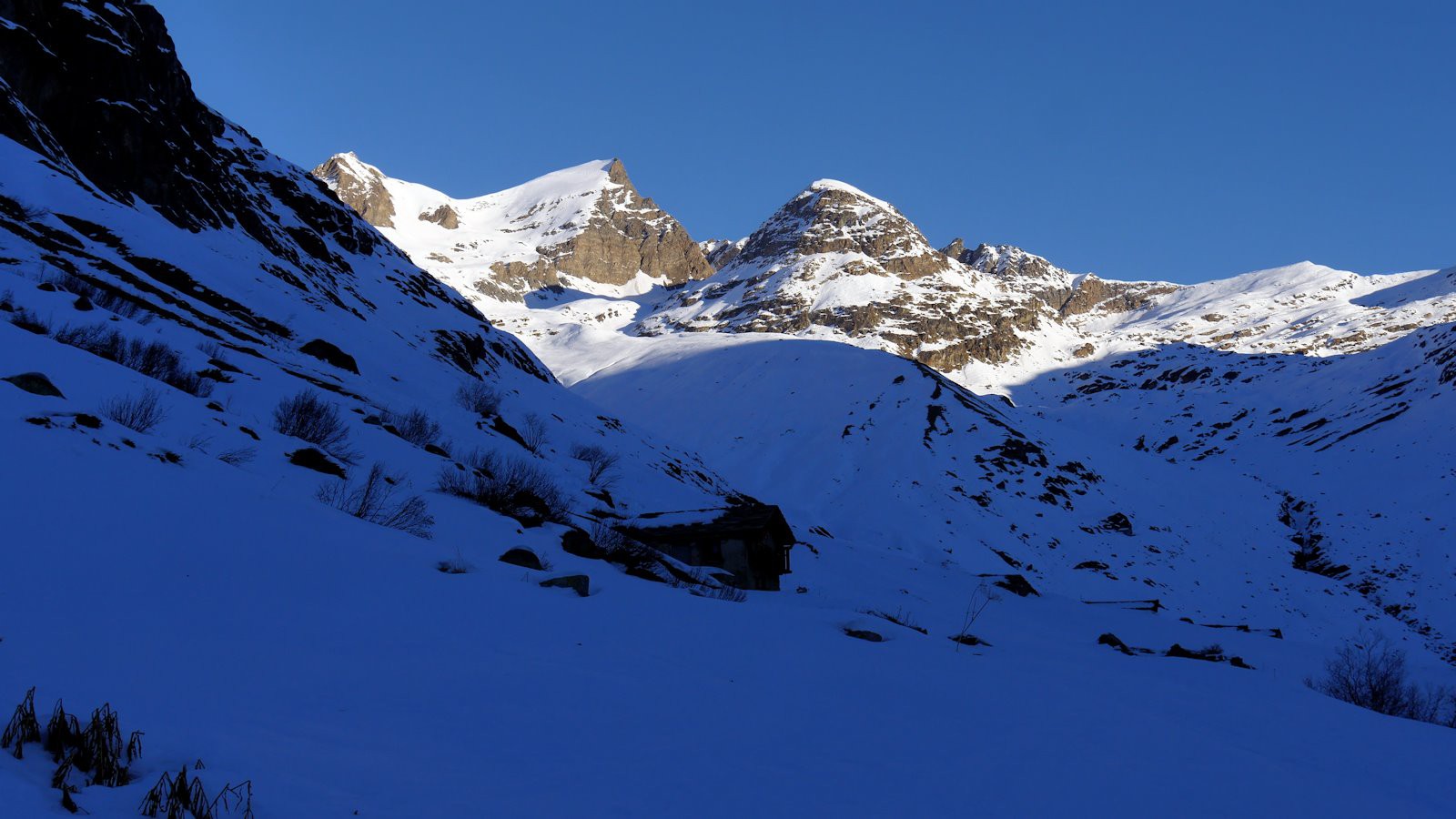 Grande Aiguille Rousse et Ouille de la Gontière se dévoilent.