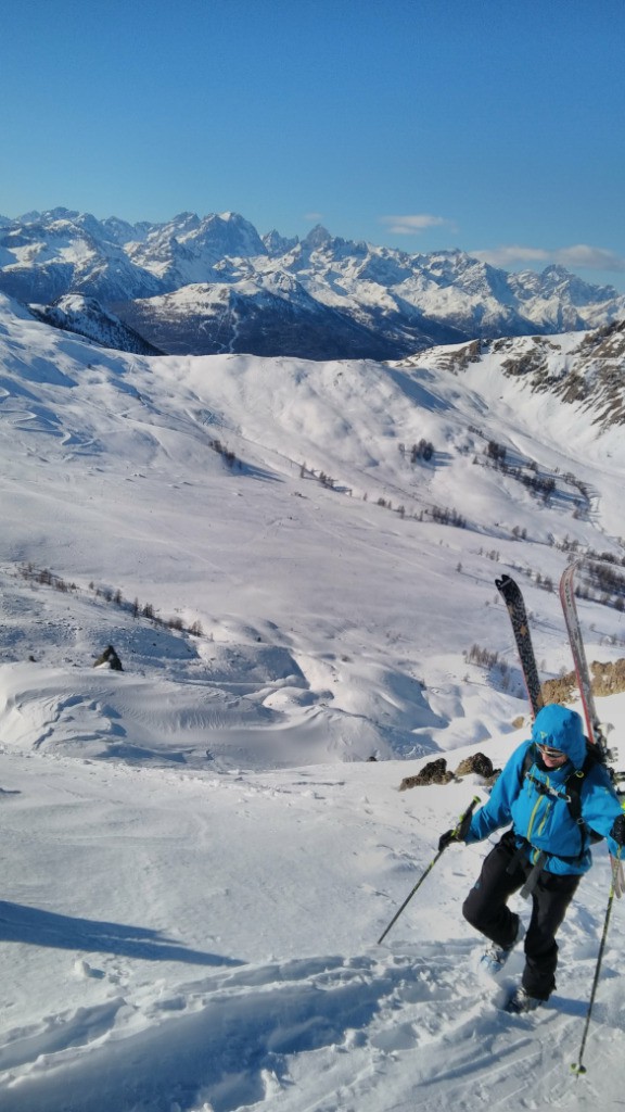 Petite partie raide de l'arête à pied (pt: 2555m)