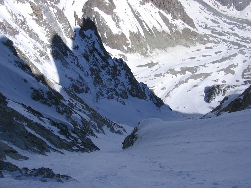 Col Est du Pelvoux : L'étroiture d'au dessus ...