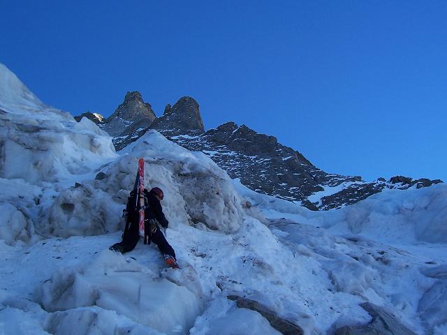 milieu : 2ème passage en glace, plus court: au début de la grande traversée à droite