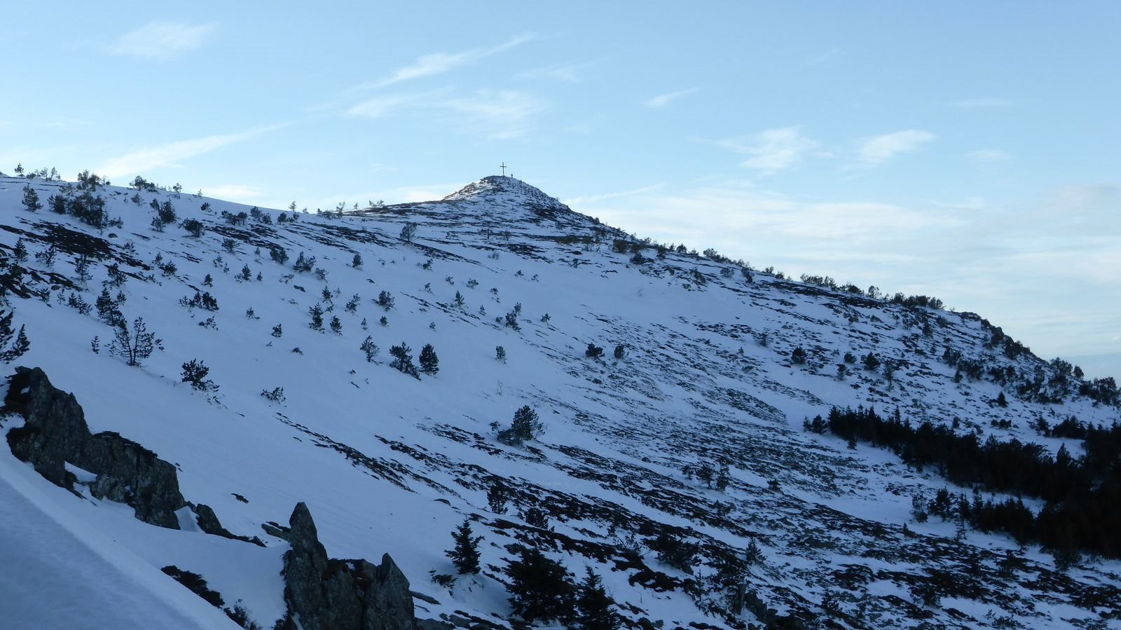 Coup d'œil original vers le sommet altiligérien
