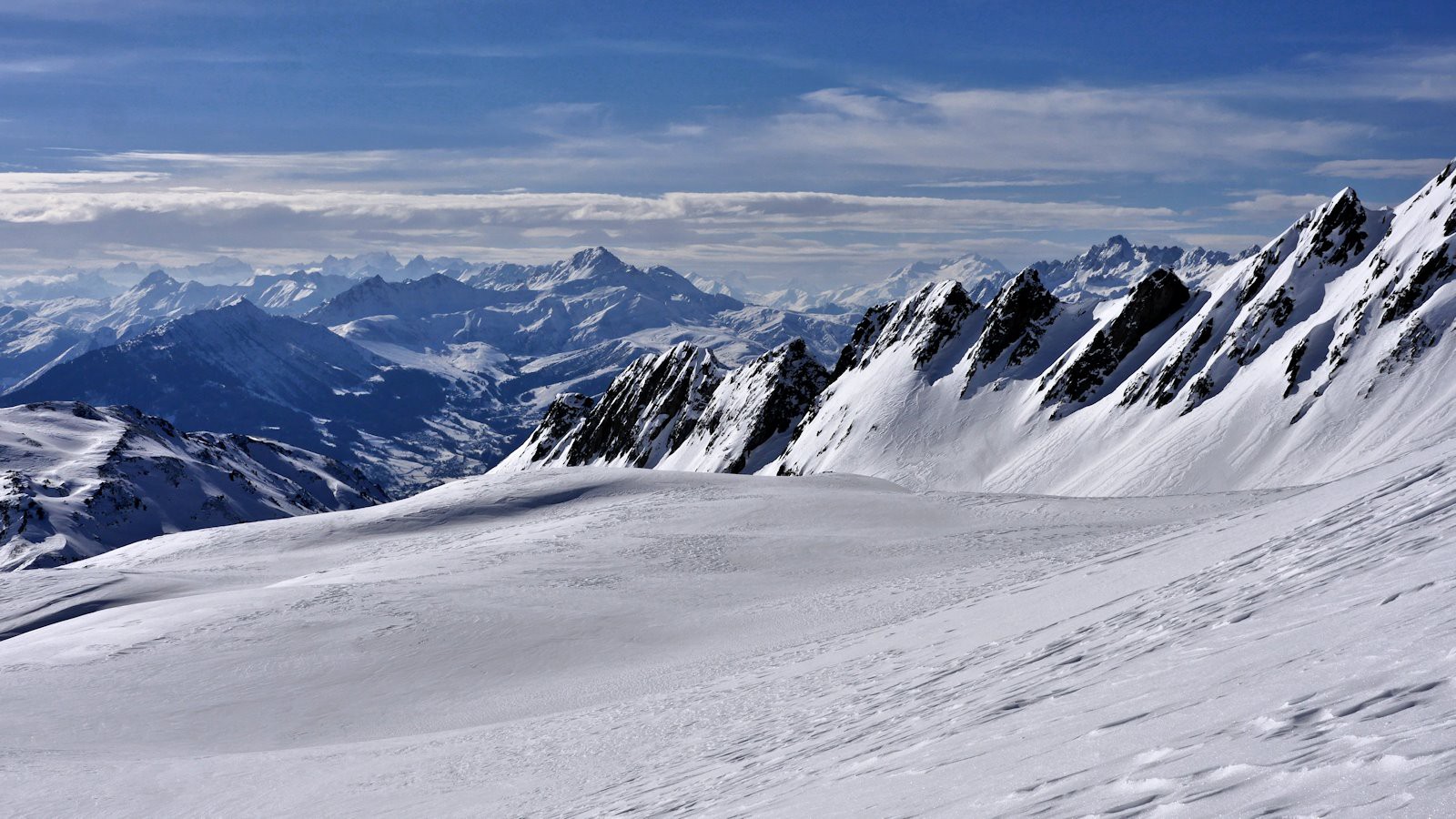 Bien nuageux vers le Sud-Est.