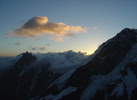 Aiguille du midi : Le beau temps s'installe avec le vent...