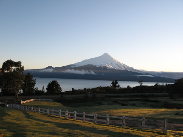 Volcan Osorno : L'Osorno et le lago Llanquihue au petit matin.