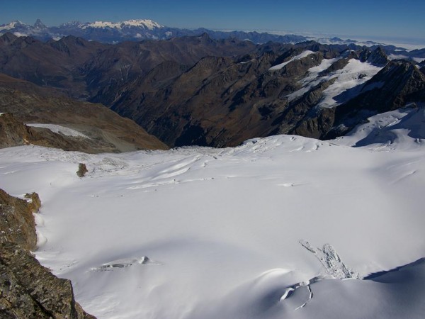 Glacier Tribolazzione & M- : Comme au centre de l'arc des Alpes occidentales, GP ouvre une vue remarquable également vers Mte Rosa et Cervin. Le grand glacier de la Tribolazzione trône au fond de la Valnontey.