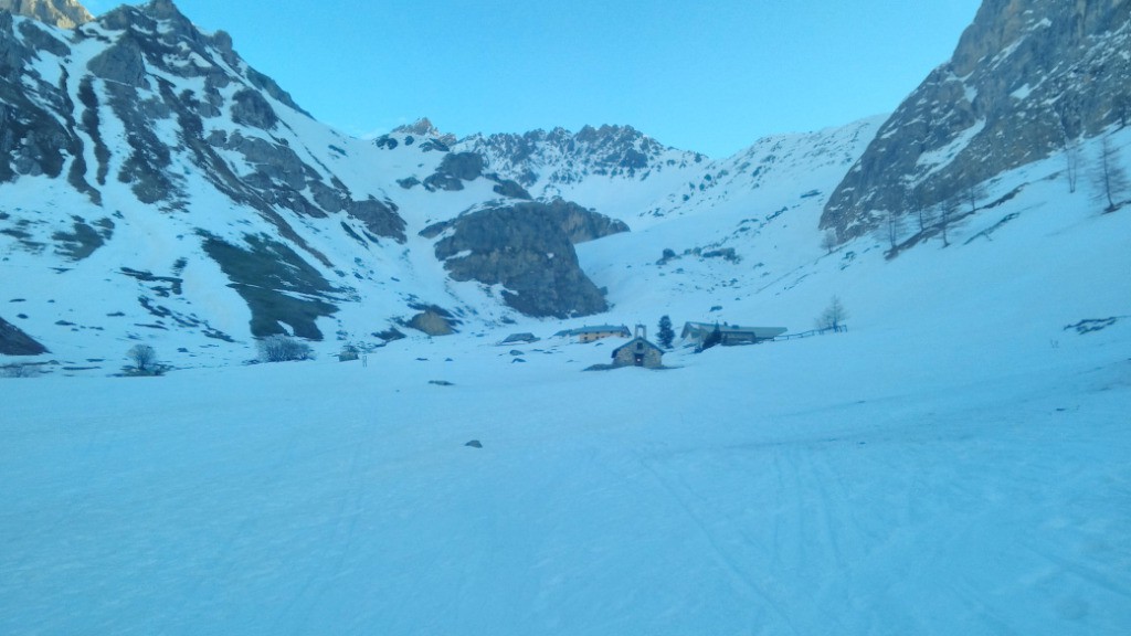 L'Alpe du Lauzet dans l'ombre.