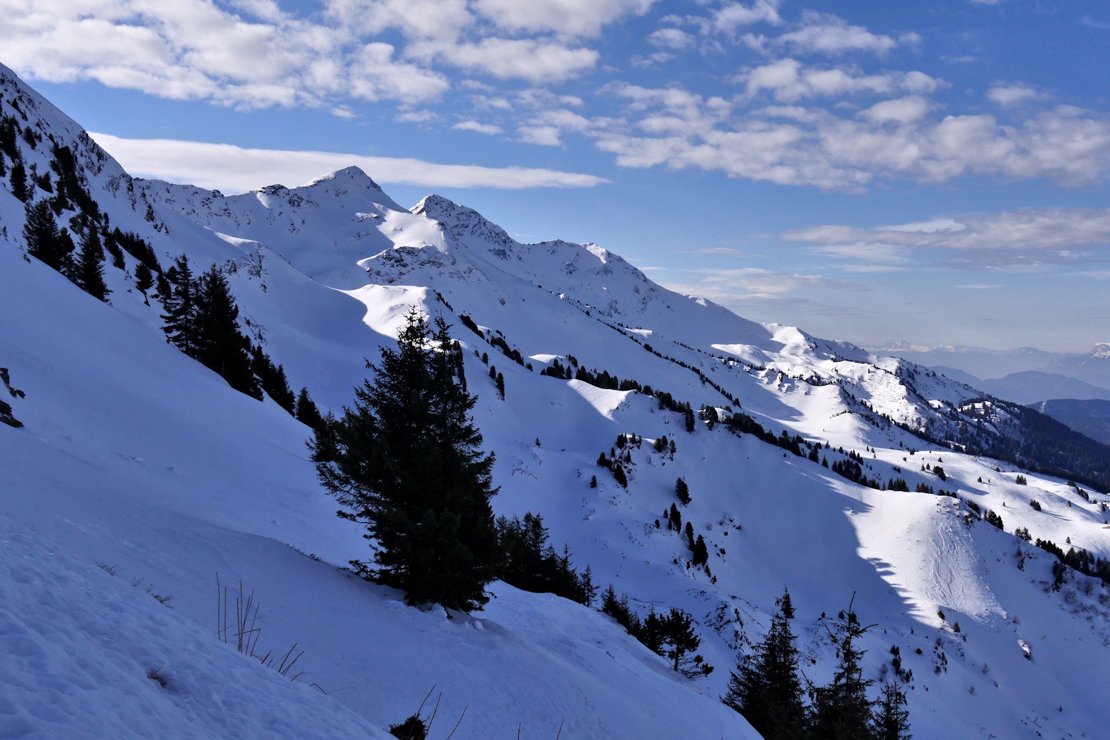 Sommet 2284 m, Grand Arc et les alpages de la Tuile.