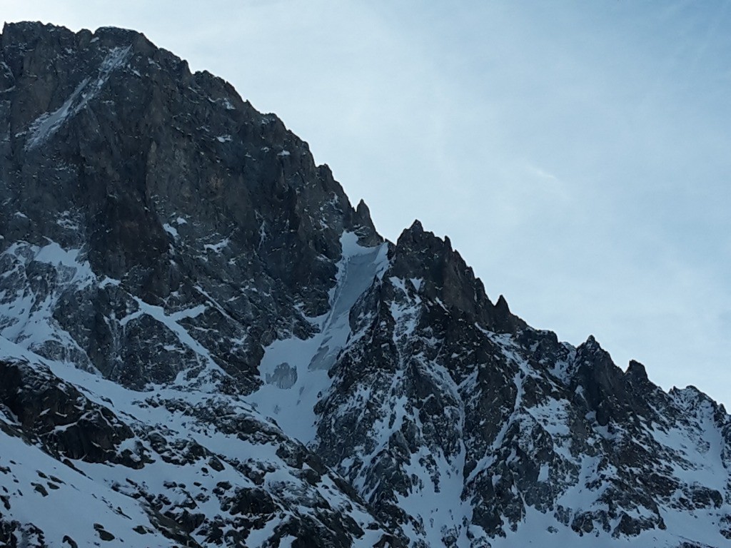 Glacier long, facilement skiable moyennant un tout droit de 200m...