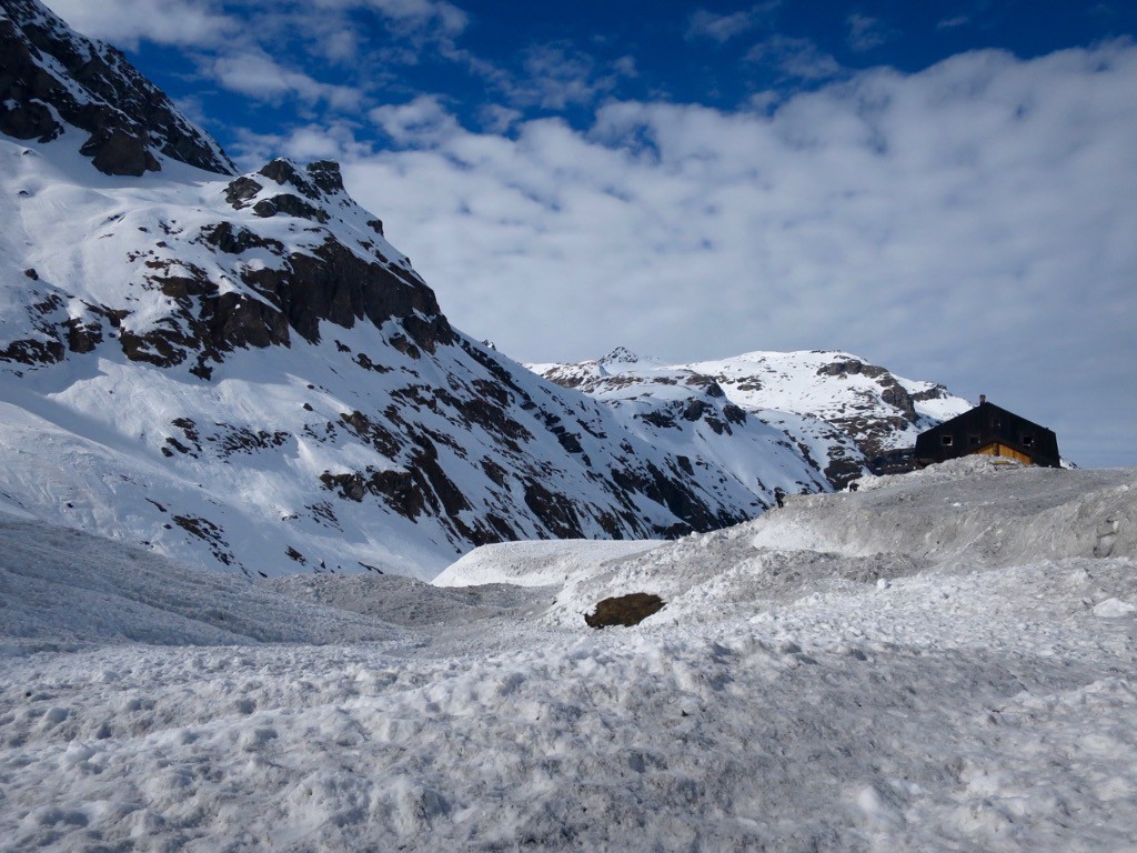 Traces des énormes avalanches autour du refuge Bezzi