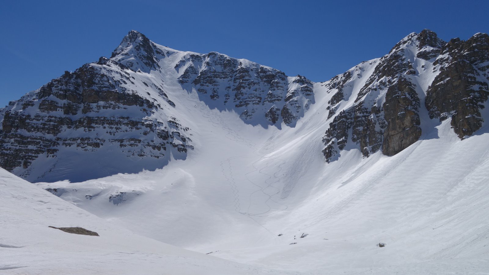 Vue d'ensemble du vallon skié en remontant au Col du Petit Valloar
