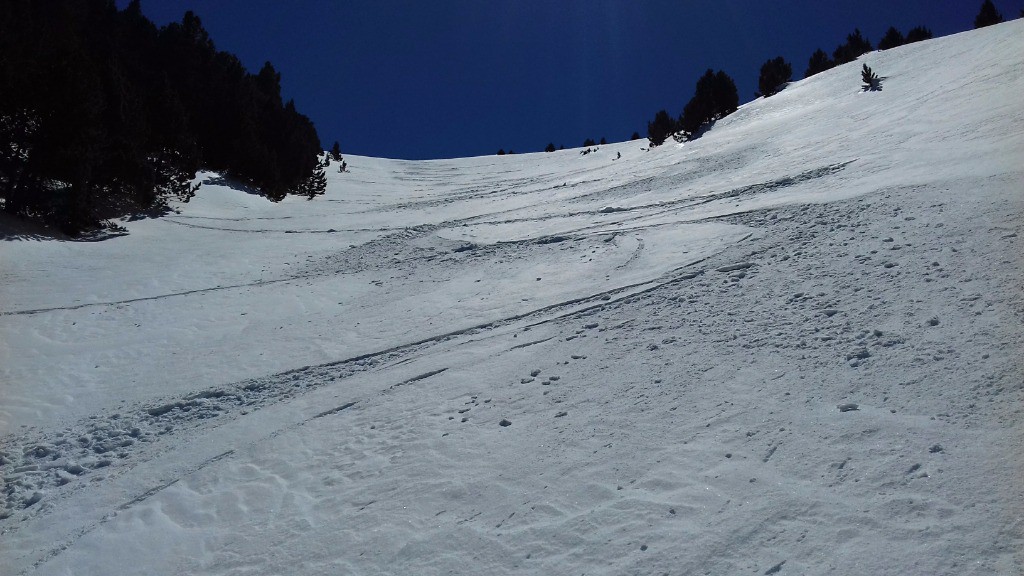 Très bon ski à 2300 m dans l'Y de droite.