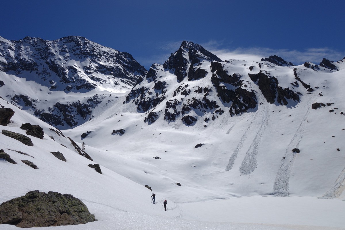 Au dessus de l'étang de Médécourbe et le versant N du port de Médécourbe