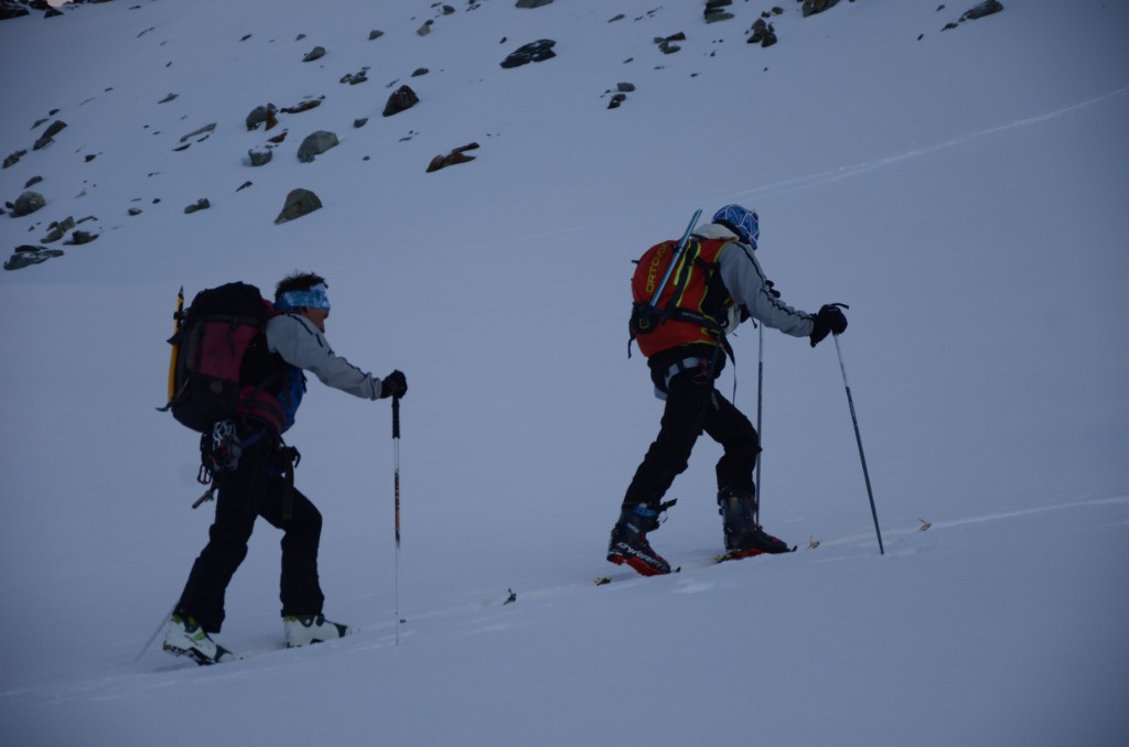 Montée au col de Millon, le père et le fils