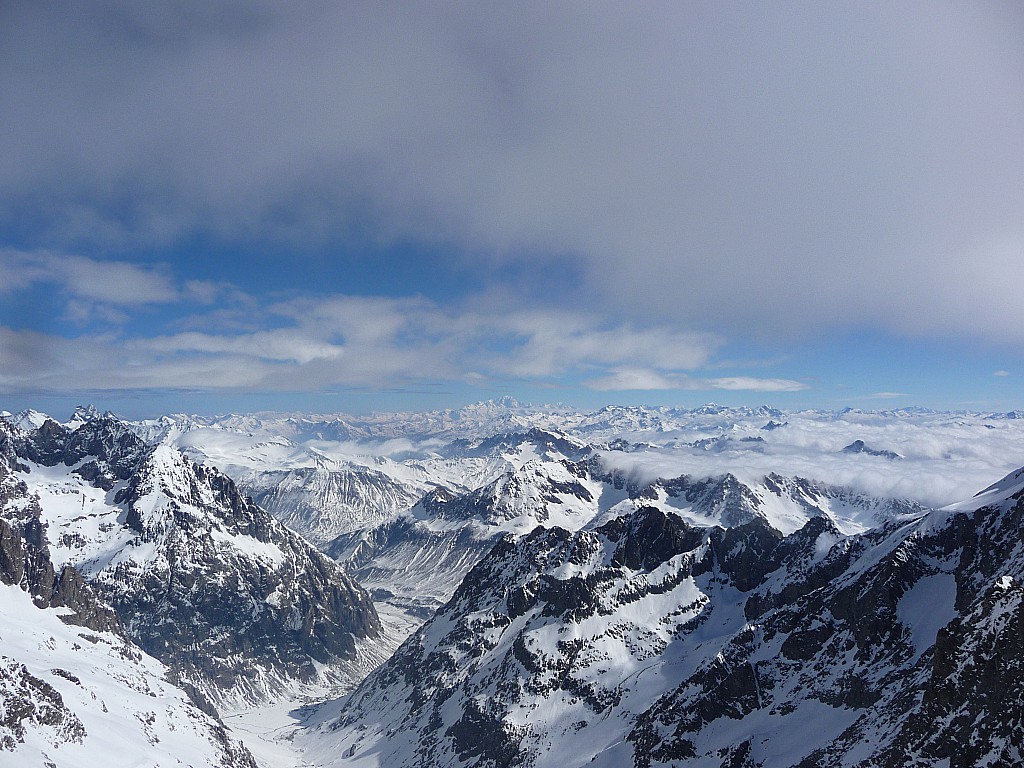 Le Mont Blanc au fond