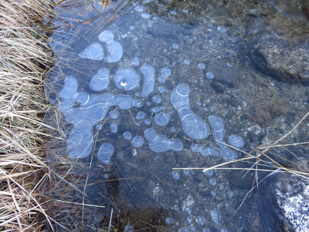 jeux de glace (il a gelé la nuit à 1900m