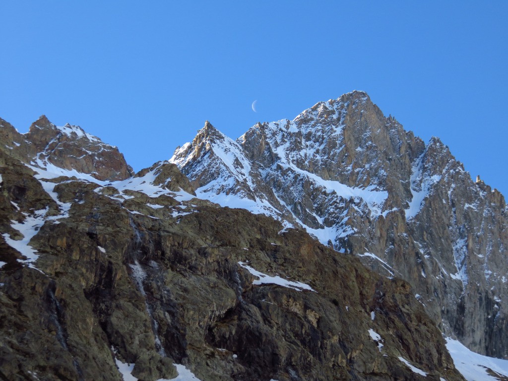 la lune comme une faucille