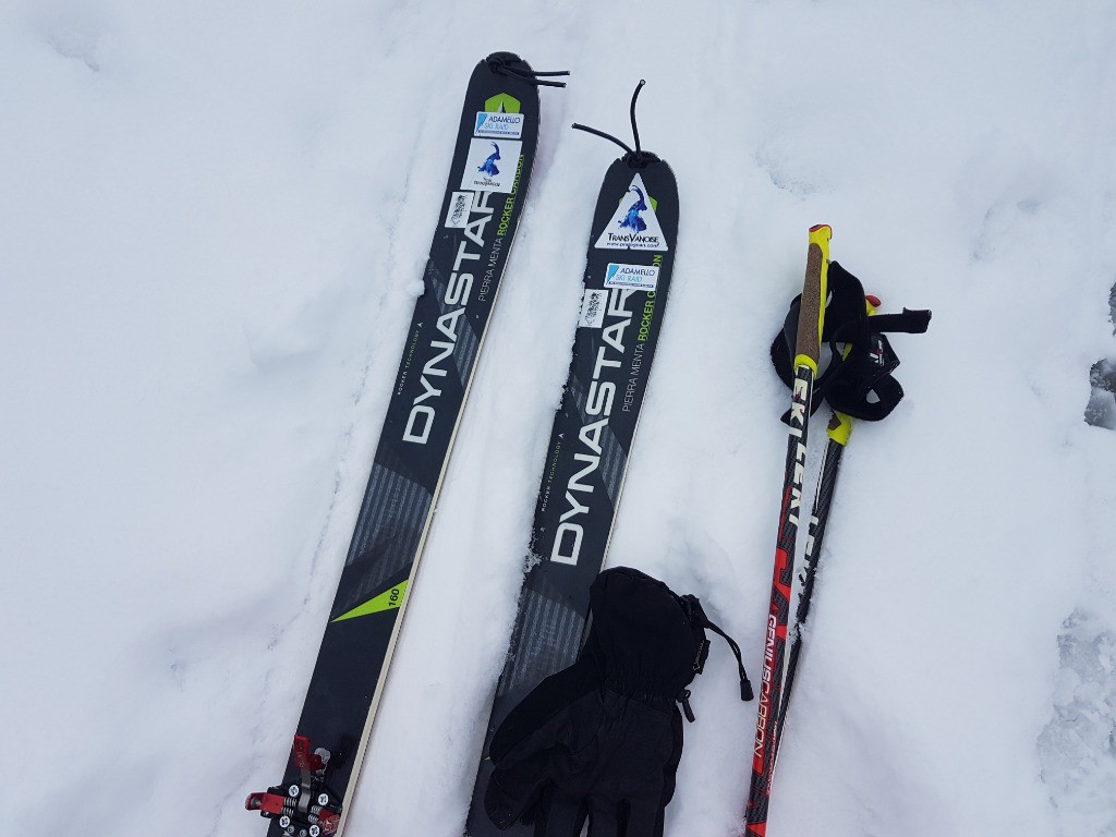 Rhaaa ce moment epique ou tu pauses tes skis dans la neige après de longs mois d'hibernation!