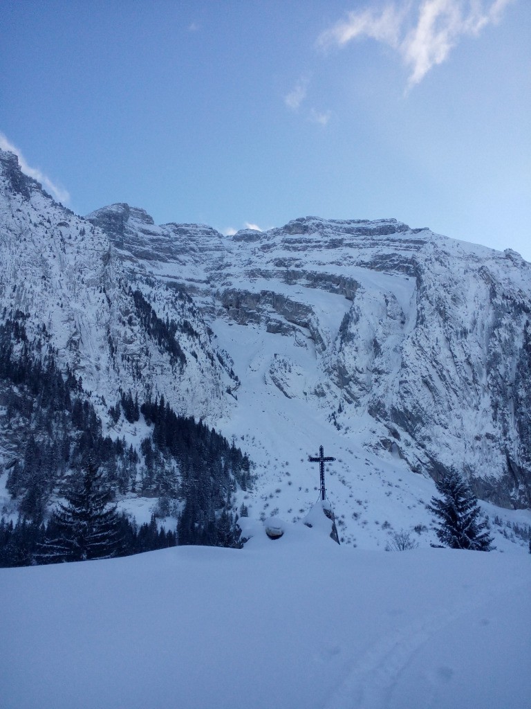 Croix au-dessus du lac Bénit et Grand Bargy