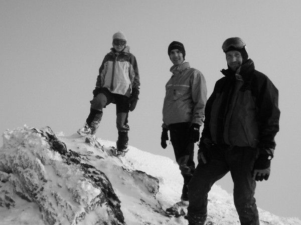 Groupe de skieurs : Au sommet de l'antécime, grande discussion...
