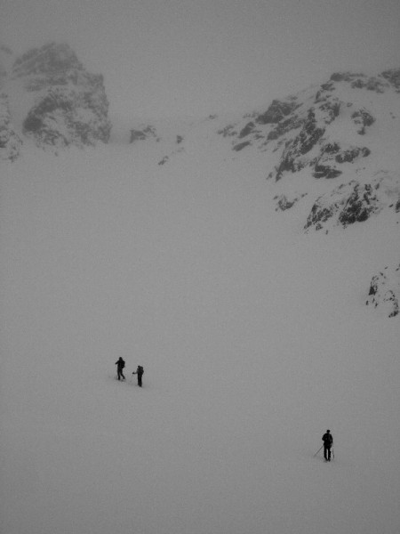 Sous le col de la Colombière : Là, il faut vraiment y croire pour la météo mais on continue quand même...