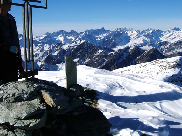 Tempesta : Le Sommet et le Brec de Chambeyron au centre et l'Aiguille à sa droite.