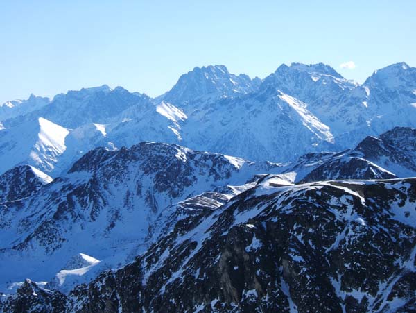 Tempesta : L'Argentera et le couloir de Lourousa au centre et à sa gauche on devine le Gélas et puis au loin le Clapier..