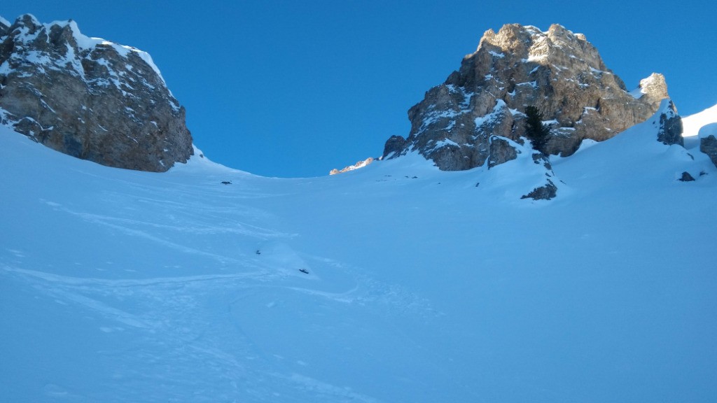 Arrivée sous la Crête des GRanges (2509m) - Ancienne trace.