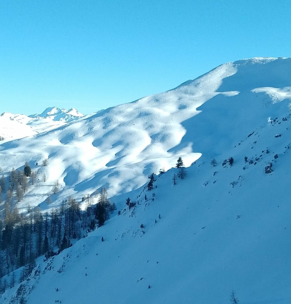 Première descente de la Crête de la Lauze, vers le Ravin de Chabrelle