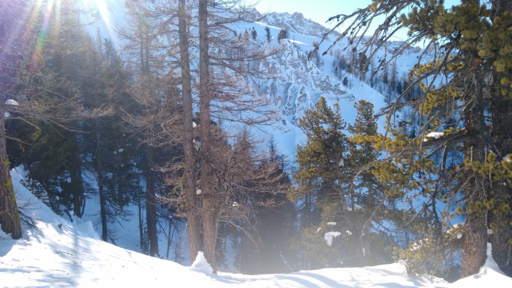 Petites barres rocheuses en haut du Ravin de Comaire.