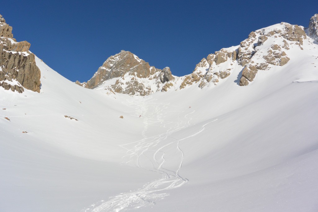 Descente du Col de Malemort. La neige n'est pas encore trop croutée!