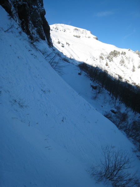 Puy de Cacadogne : Face S, en remontant le couloir du Moine
