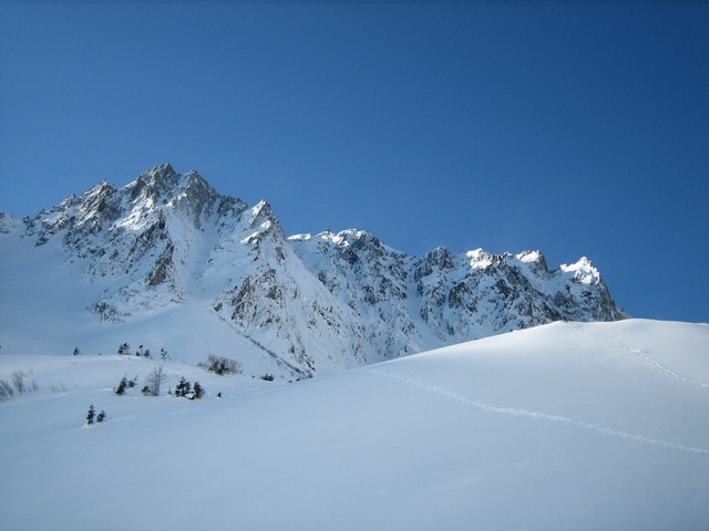 Rocher des vallorins : Vue d'ensemble de la face N des Vallorins