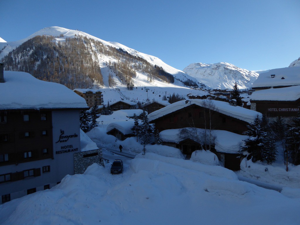 Vue sur la Tête du Solaise et l'enneigement
 à Val d'Isère depuis la fenêtre de notre appart!