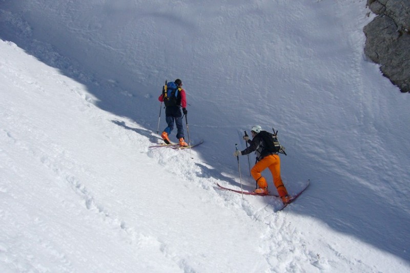 pécloz : Après 100 metres dans le couloir, Il va falloir mettre les crampons