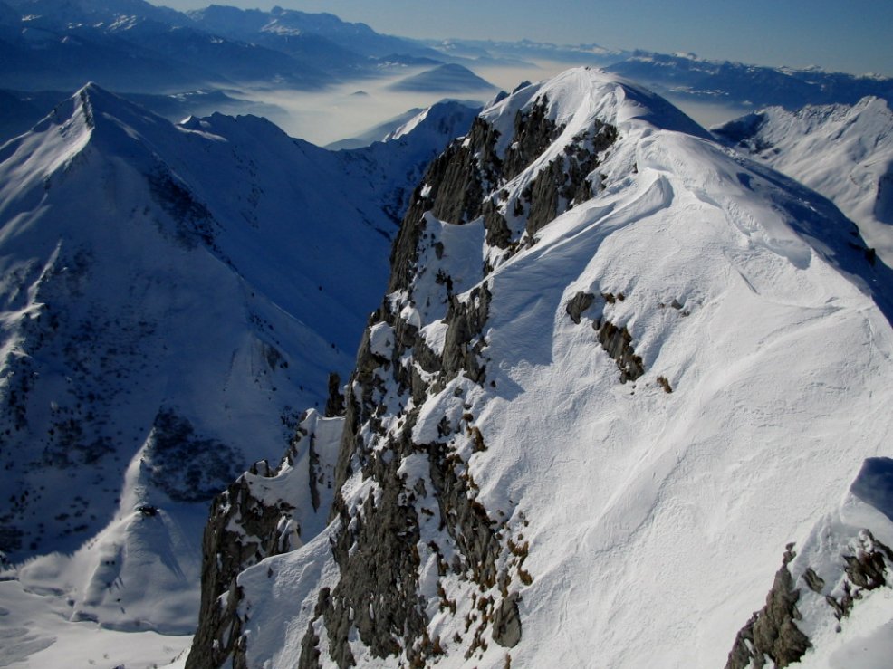 sommet : je ne connaissais pas les Bauges en hiver: mais il faut dire que les points de vue sont magnifiques