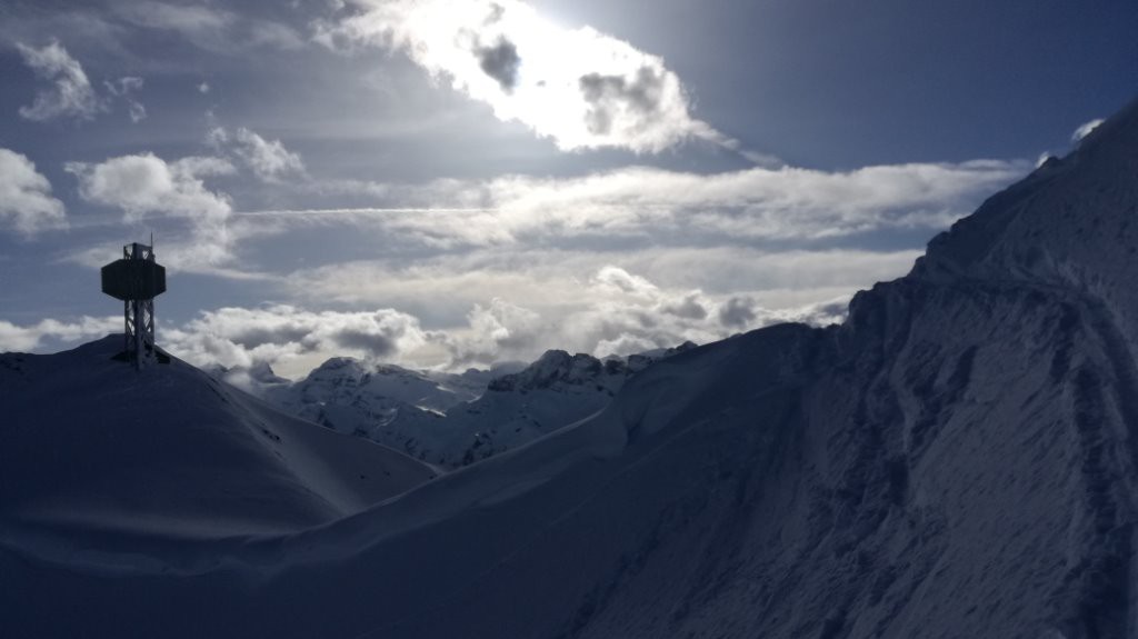 le petit col sous l'antenne