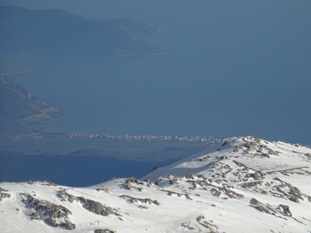 Itéa et la côte Grecque depuis le sommet