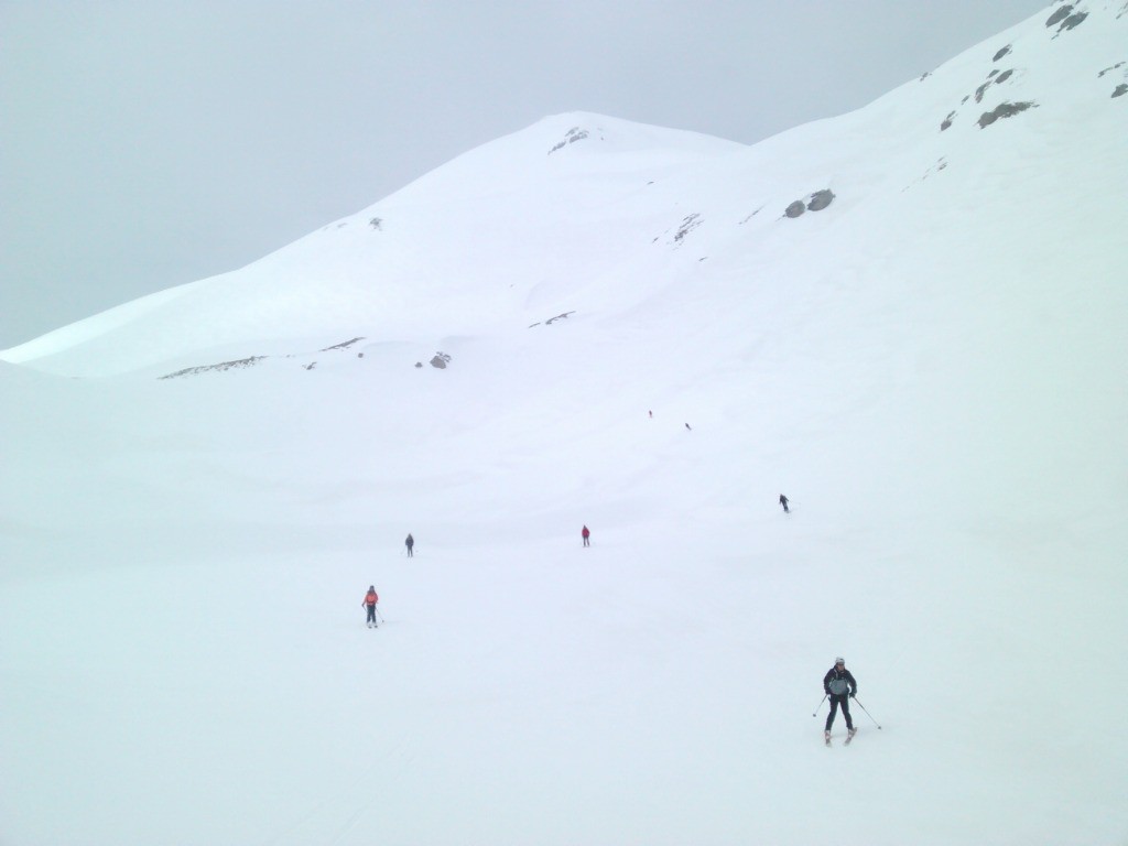 Dans le vallon avec la téte derriére nous