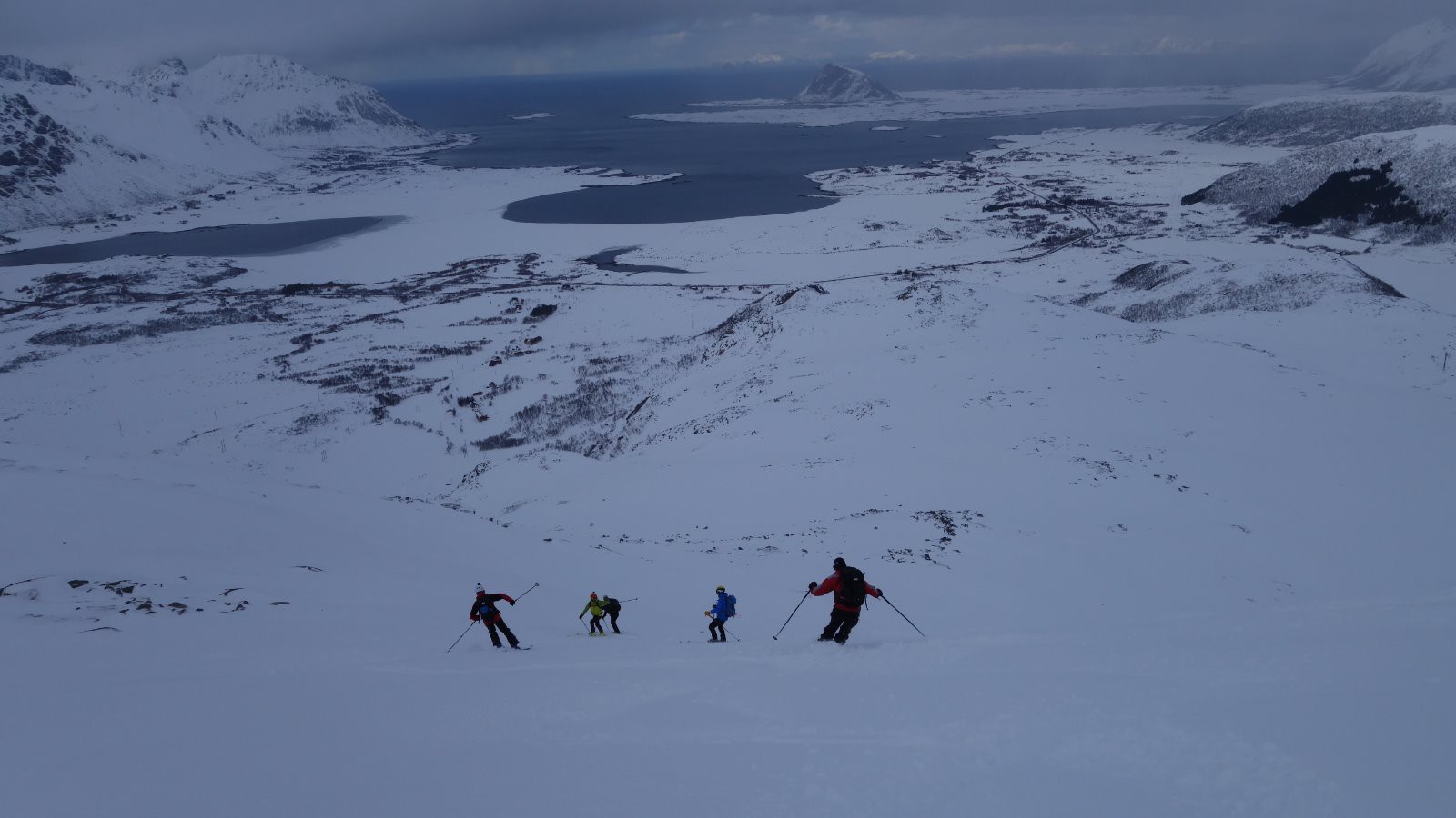 Descente avec vue sur fjord