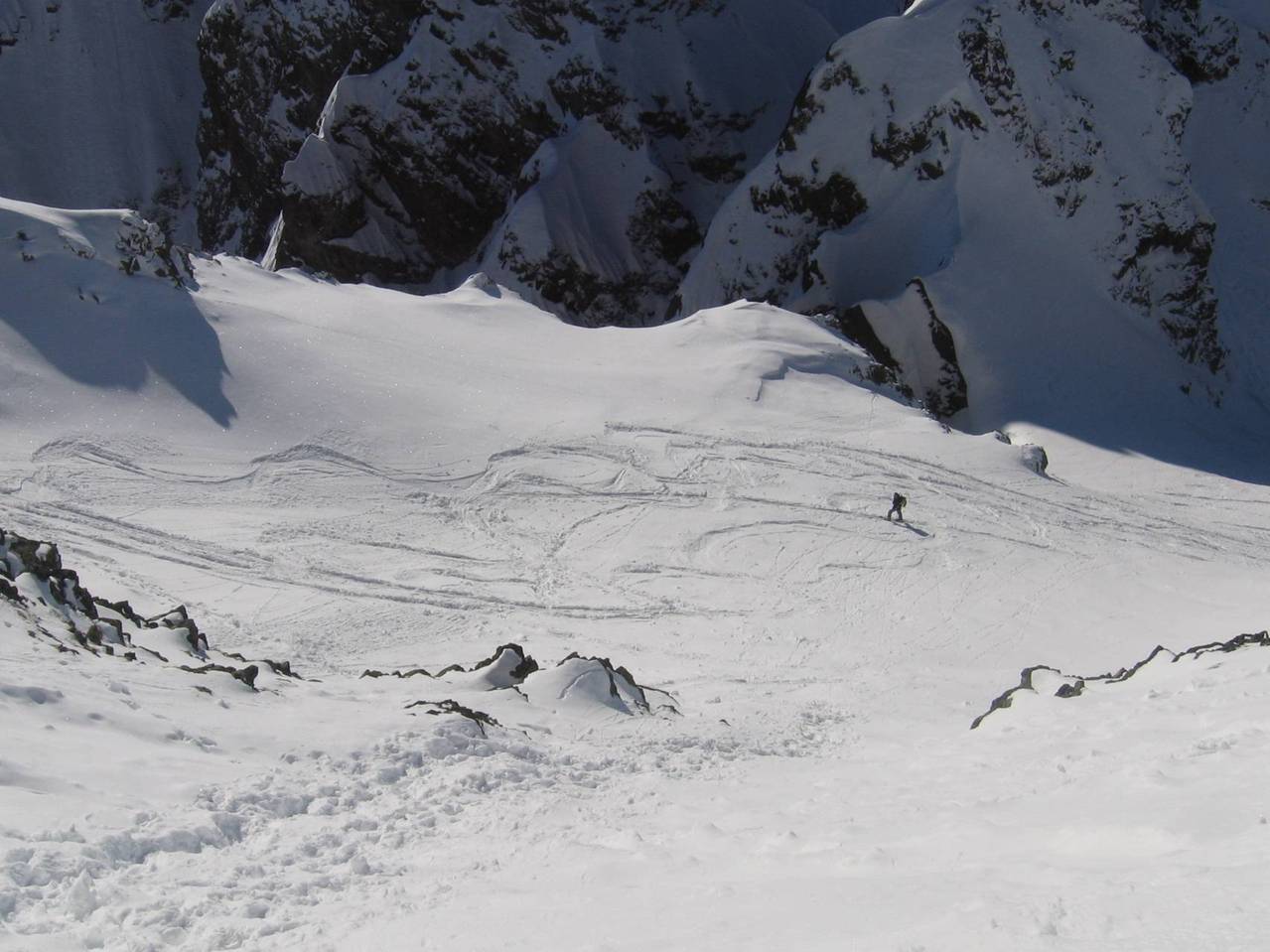 combe du Grand Sorbier : Un skieur arrivant dans le haut de la Combe du Grand Sorbier avant le raidillon final à 40°