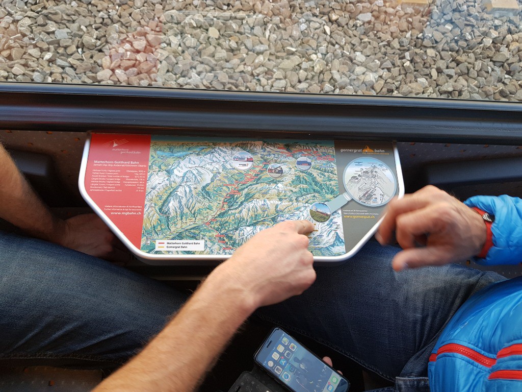 J-1 Etude du parcours sur la carto dans le train vers Brig. Trop fort l'orga Suisse!