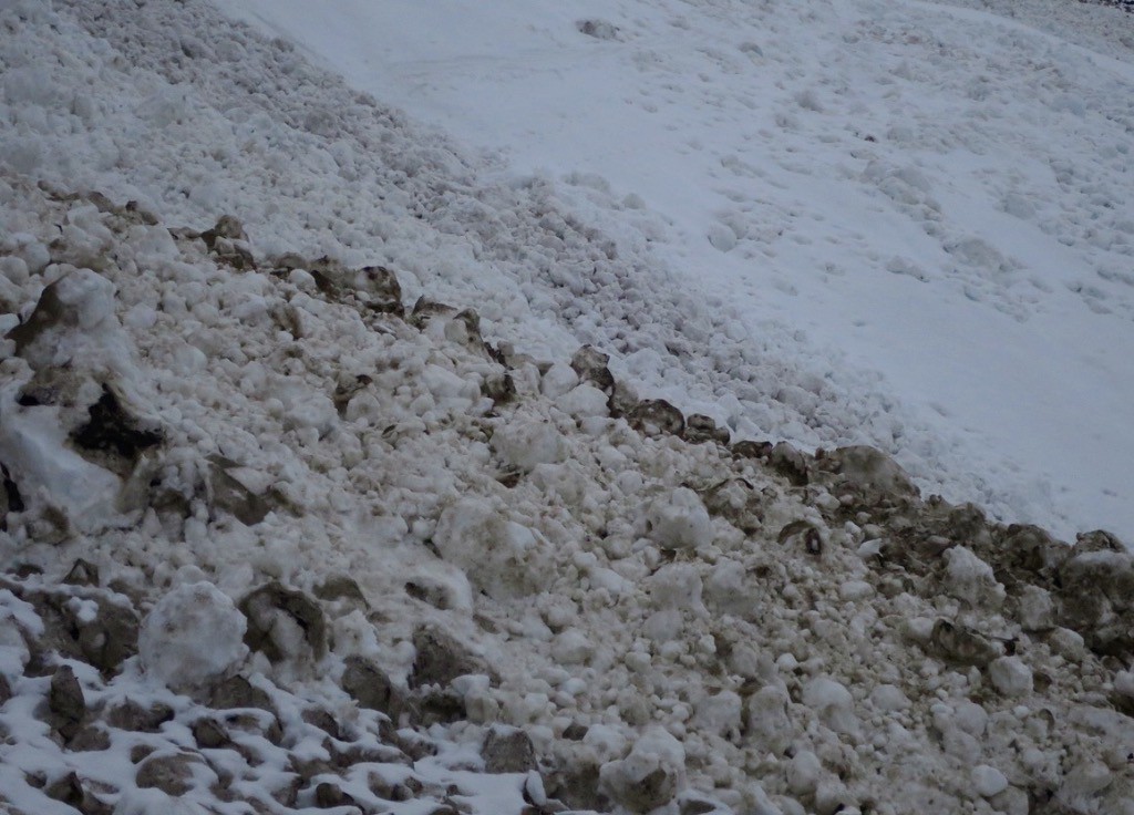 Enormes avalanches dans le vallon vers le St Bernard