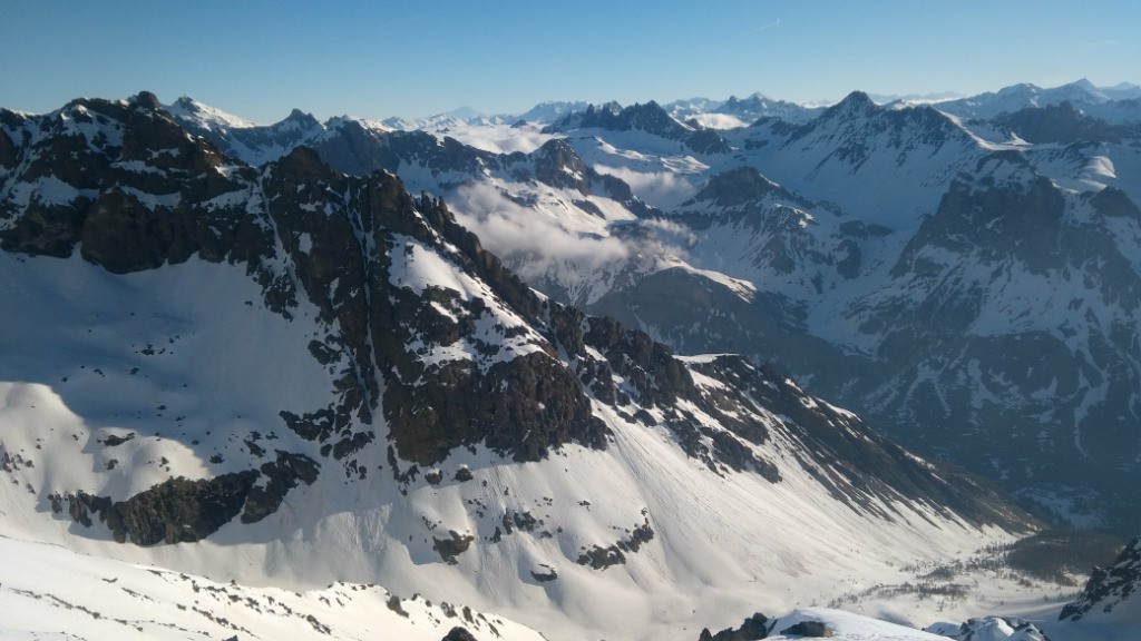 #8 Vue côté N; vallon du Fontenil.
Le Mont Blanc au loin. Vue côté N; vallon du Fontenil.
Le Mont Blanc au loin.